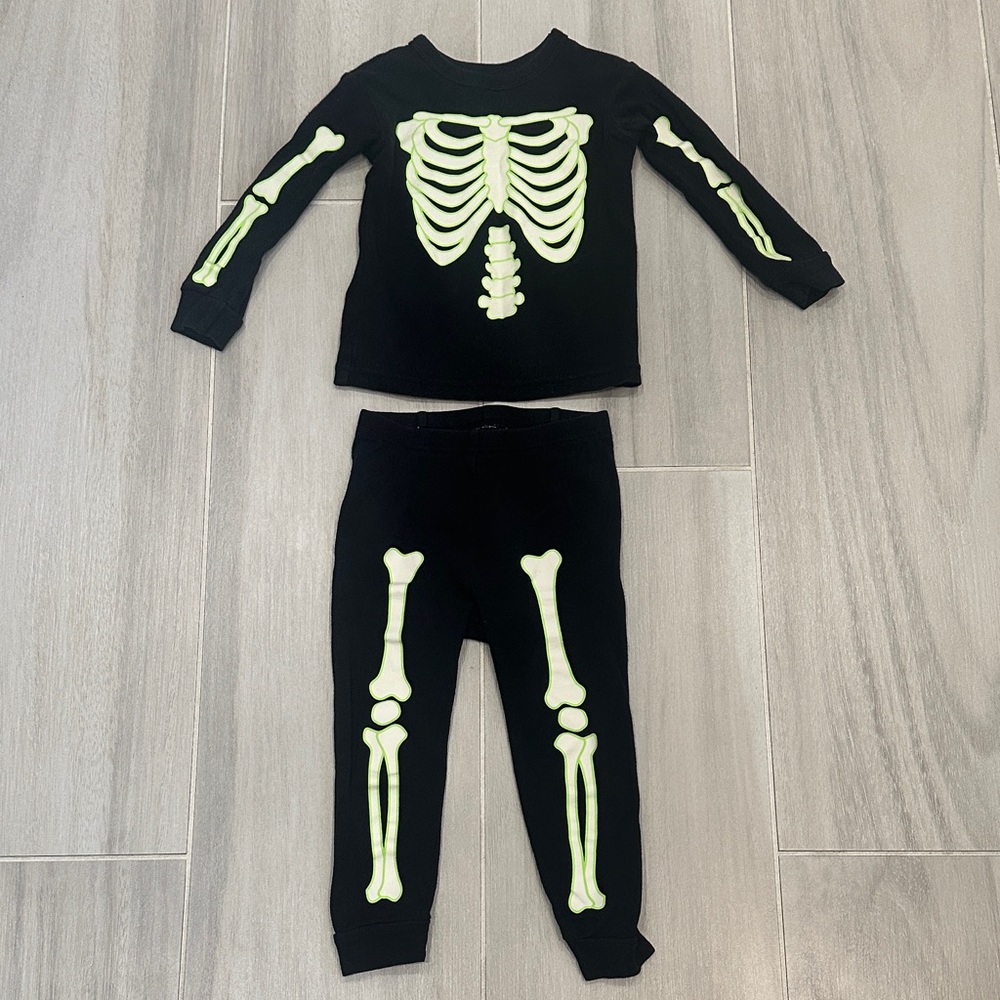 GAP 2T Skeleton Halloween Black Glow-in-the-Dark Long Sleeve Pants Pajama Set